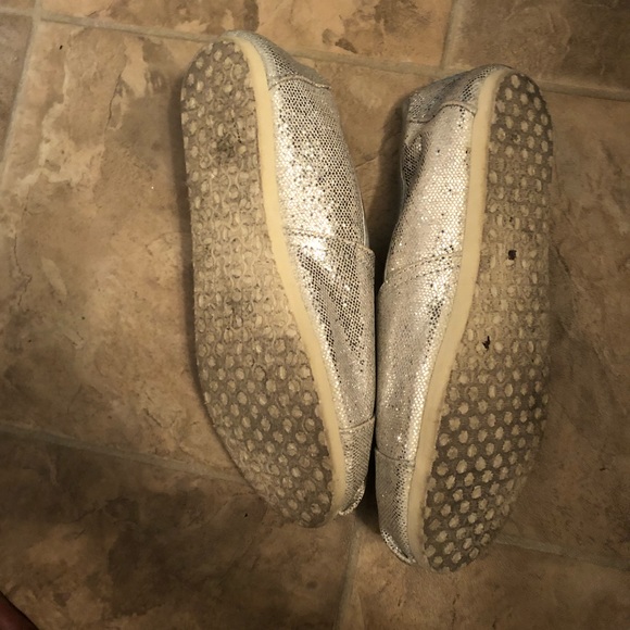 Toms gently uses - Picture 4 of 6